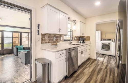 Winter Haven House | Carefree Cove on Lake Connie - With Hot Tub! 15 mins to Legoland