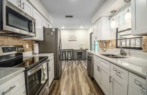 Winter Haven House | Carefree Cove on Lake Connie - With Hot Tub! 15 mins to Legoland