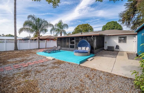 Winter Haven House | Carefree Cove on Lake Connie - With Hot Tub! 15 mins to Legoland