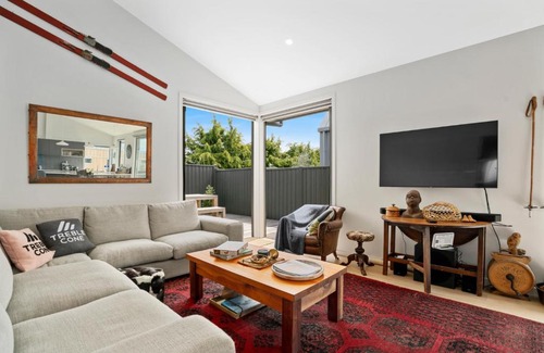Wanaka House | Carefree on Cleland - Wanaka Holiday Home