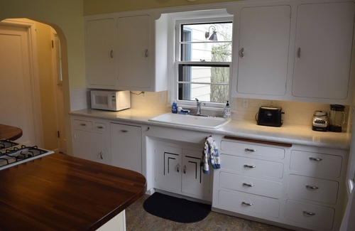 Wilsonville Cottage | Carefully Restored Wilsonville Farmhouse next to Parks & Trails, 1 Mile to I-5