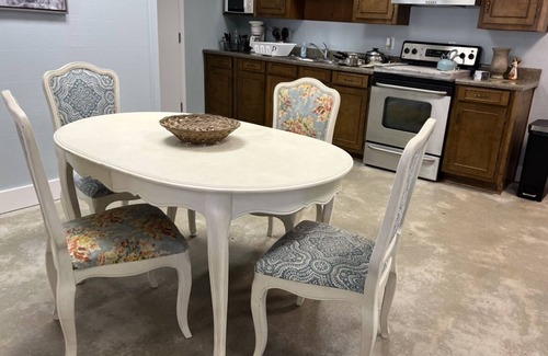 Phenix City Cottage | Caretakers Cottage with pool