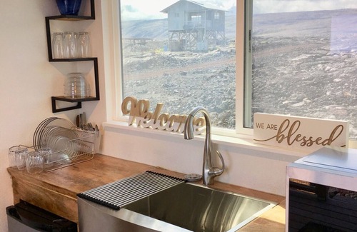 Pahoa House | Cargo Container HomeOnTheLava~ Ocean & Volcano View Sleeps 4 ~ Julie’s Sunrise