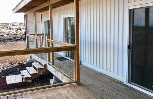 Pahoa House | Cargo Container HomeOnTheLava~ Ocean & Volcano View Sleeps 4 ~ Julie’s Sunrise