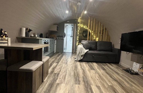 St. Florence House | Cariad Pod Set In a Beautiful Location