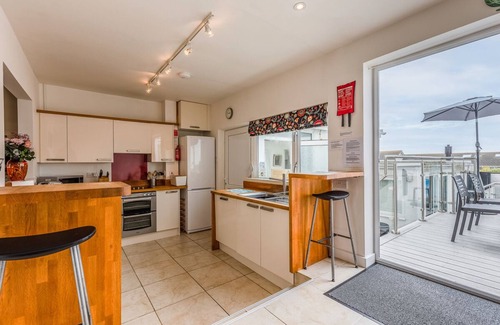 Broad Haven House | Cariad y Mor, Holiday Home Broad Haven, Sleeps 6, 3 bedrooms, bathrooms