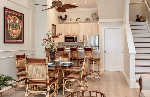 Downtown House | *CARIBBEAN CHARM @ THE FOUNDRY* Villa Near Duval & Beach + LAST KEY SERVICES…