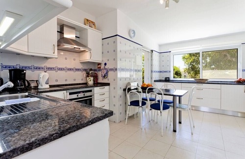 Carvoeiro House | Caribbean feeling on picturesque rocky Algarve, maid service, heated pool, roof terrace