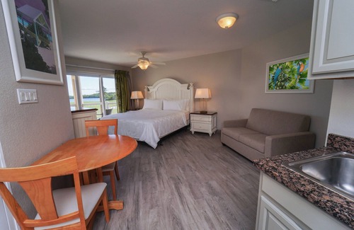 Crystal Harbour Resort | Caribbean Gem! 2 Modern Room w 1 Queen Bed, Outdoor Pool, Beachfront Property