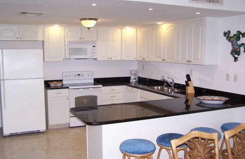 Colonia Andres Condo | Caribbean Seafront, Family Friendly, 2 bdrm condo, 1 blk to restaurants & shops
