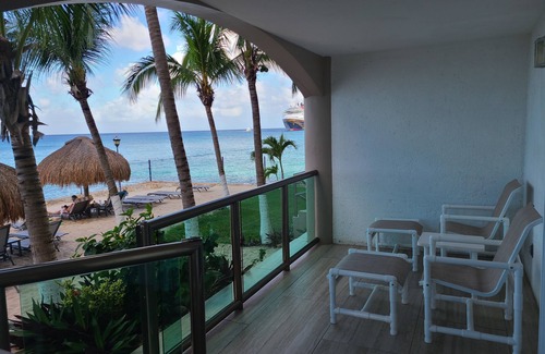 Colonia Andres Condo | Caribbean Seafront, Family Friendly, 2 bdrm condo, 1 blk to restaurants & shops