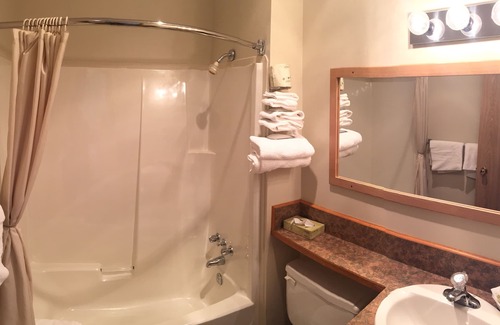 Clinton Hotel | Cariboo Lodge
