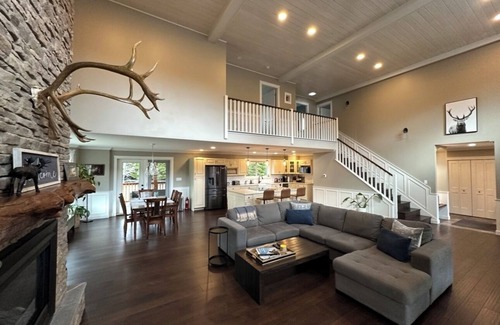 Terrace House | Caribou Lodge.