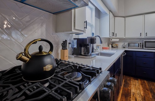 Moraine Cottage | Carillon Cottage - Modern Comfort & Vintage Design