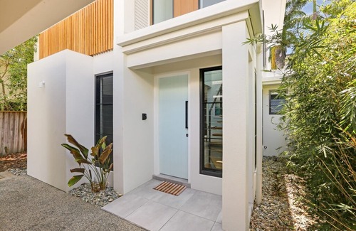 Palm Cove House | Carinya - Palm Cove Seclusion