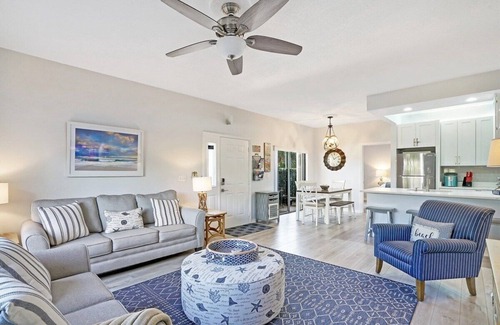 Bella Vista Condo | Carlin Park Villa,Pool,Pets OK-Walk to the Beach!