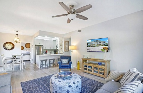 Bella Vista Condo | Carlin Park Villa,Pool,Pets OK-Walk to the Beach!
