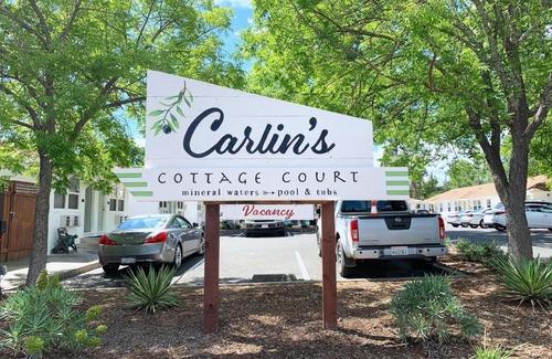 Calistoga Hotel | Carlin's Cottage Court
