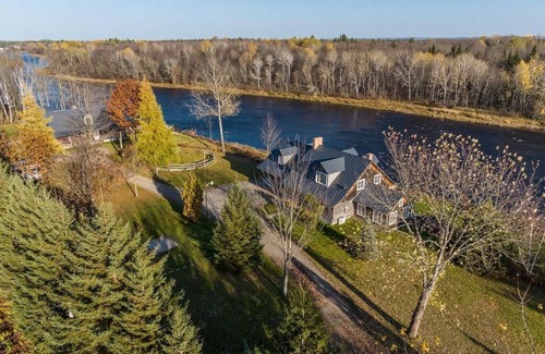 Saint-Louis-de-Blandford House | Carlos House/directly on the river 160 year old country house.
