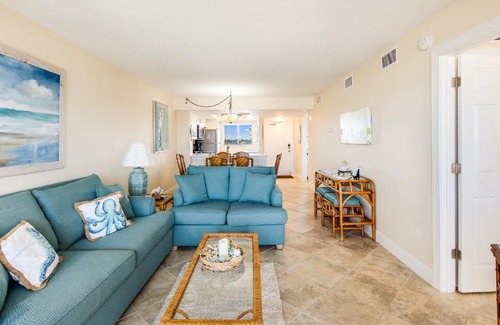 South Island Apartment | Carlos Pointe 422, Heated Pool, 2 Bedrooms, Gulf Front, Elevator, Sleeps 6