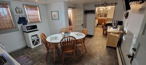 Hettinger Hotel | Carls Cabins