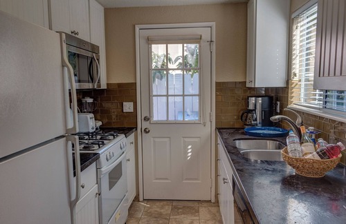 Carlsbad Cottage | Carlsbad Beach Cottage - 1/2 block to Sandy Beach & near Legolandn