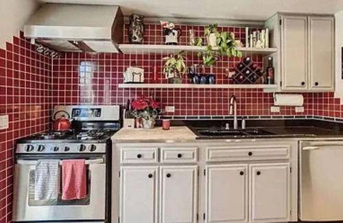 Carlsbad Village House | Carlsbad Village Walk to the Beach. A fully furnished bungalow.