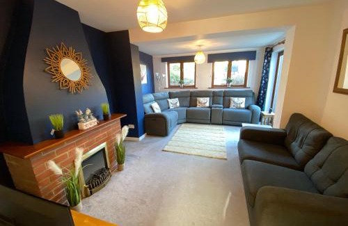Little Glemham House | Carlton Cottage Country Retreat - Perfect for Ipswich - Aldeburgh - Southwold - Thorpeness - Sizewell B - Sizewell C - Sleeps 13