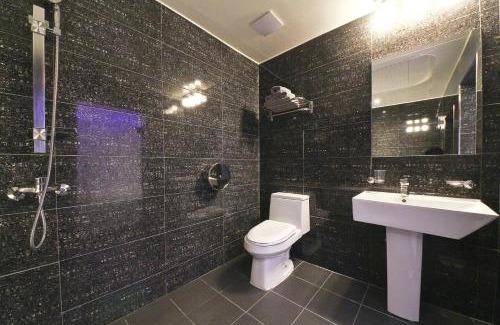 Tohwail-tong Hotel | Carlton Hotel