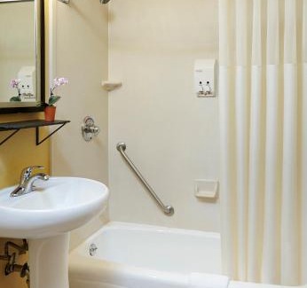 Archer Heights Hotel | Carlton Inn Midway