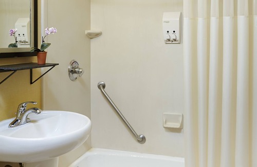 Archer Heights Hotel | Carlton Inn Midway