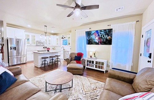 Eufaula House | Carlton Landing Cottage w/Putting Green & Arcade Game