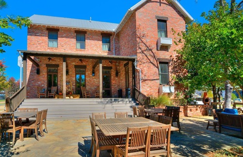 Eufaula Apartment | Carlton Landing! Stay at The Meeting House!