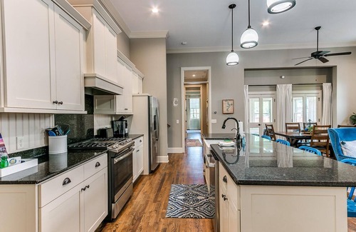 Carlton Landing House | Carlton Landing! Beautiful Townhouse just steps away from the water front.