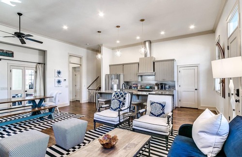 Carlton Landing House | Carlton Landing! Cozy getaway close to dock and town center!
