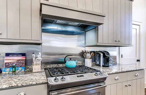 Carlton Landing House | Carlton Landing! Cozy getaway close to dock and town center!