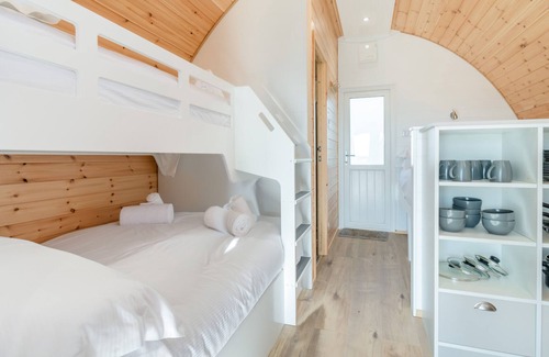 Mappleton Cottage | CARLTON MANOR POD 12, family friendly, with a garden in Aldbrough