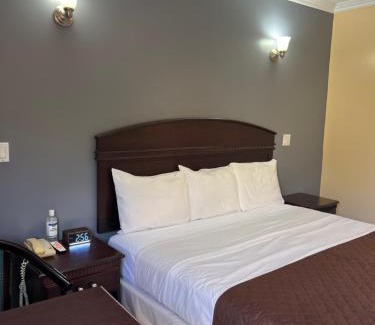 Studio City Hotel | Carlton Motor Lodge