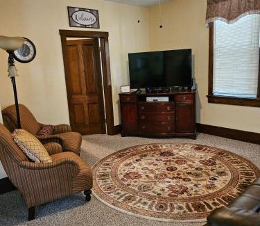 Carlyle House | Carlyle lake home!