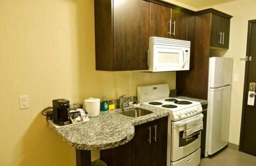 Carlyle Hotel | Carlyle Western Star Inn & Suites