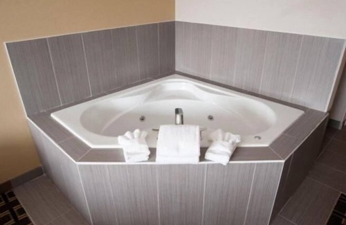Carlyle Hotel | Carlyle Western Star Inn & Suites