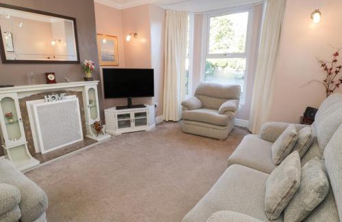 Llanberis House | Carlyn