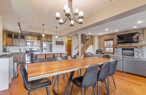 Blind Bay House | Carmel Beach Private Lodges - Unit #3. Lakefront 4 bedroom unit.