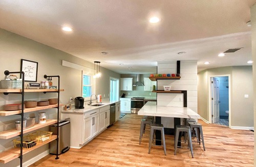 Carmel House | Carmel Lodge-Sleeps 25, By Grandpark, Indy<10mi