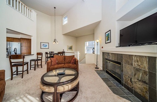 Carmel Mountain Ranch Condo | Carmel Mountain Condo- Pool and Panoramic Views!