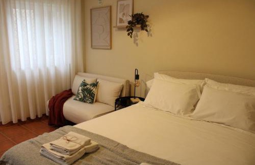 Tabuaco Apartment | Carmo guestroom