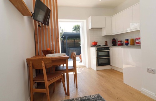 Illogan Cottage | CARN BREA, pet friendly, with hot tub in Redruth
