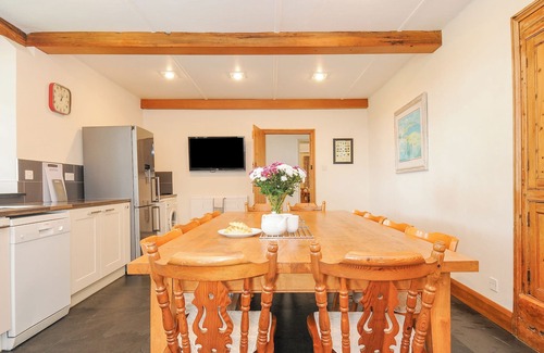 Launceston Cottage | CARNEADON FARMHOUSE, pet friendly, with open fire in Launceston
