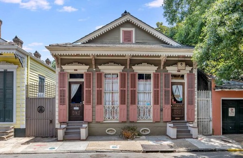 French Quarter House | Carnival Royalty at Historic Guest House