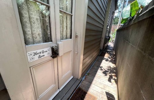 French Quarter House | Carnival Royalty at Historic Guest House